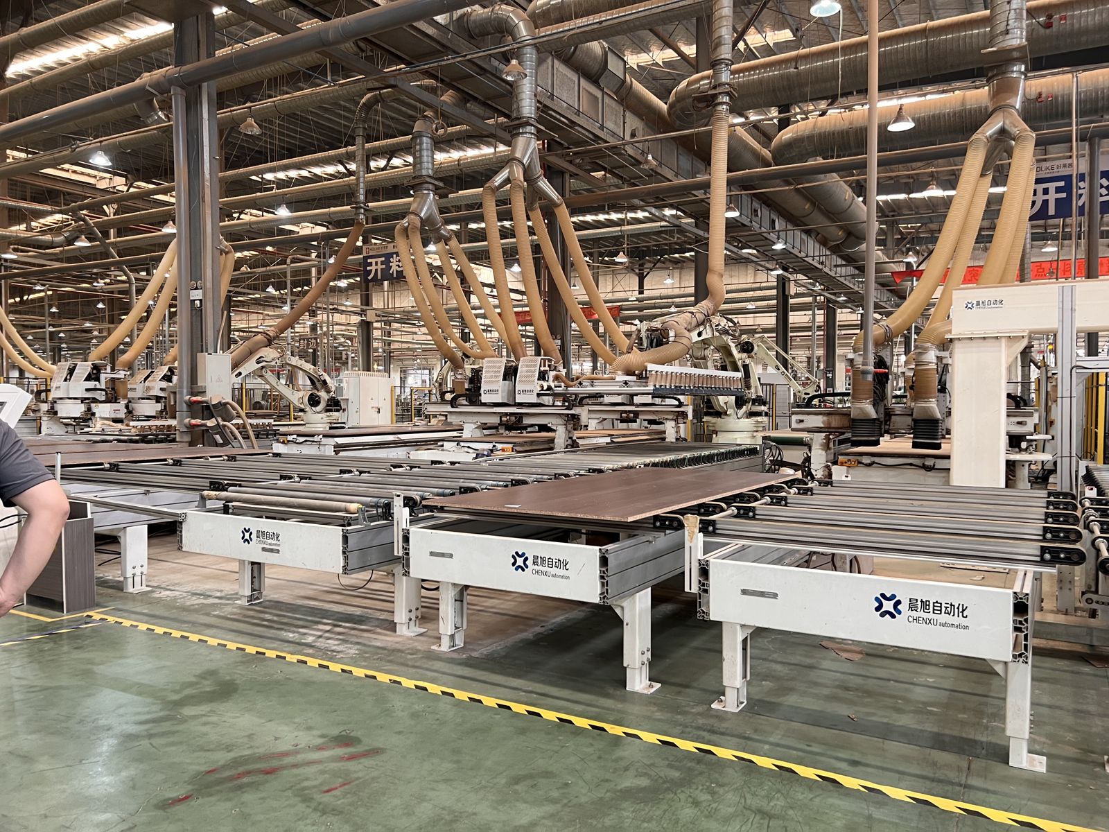 Production hall: conveyor line of the module production